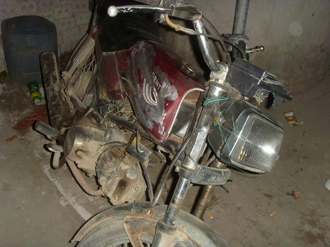 50 thanh niên vác kiếm tấn công khách, ném mìn đám hỏi ảnh 2