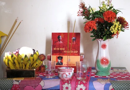 Phú Yên: Cụ già 83 năm tuổi Đảng tiễn đưa Đại tướng ảnh 1