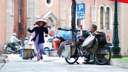 Gánh hàng rong ngày ba mươi tết của mẹ ảnh 1