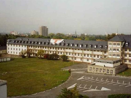 Trực thăng Đức lượn trên Lãnh sự quán Mỹ ảnh 1