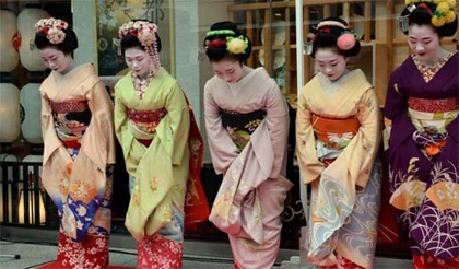 Ngắm các nữ sinh geisha Nhật xuống phố ảnh 4