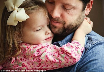 Xúc động cha tái hiện ảnh cưới cùng con gái nhỏ ảnh 7