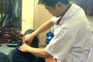 Dân văn phòng chớ chủ quan khi đau vai gáy ảnh 1