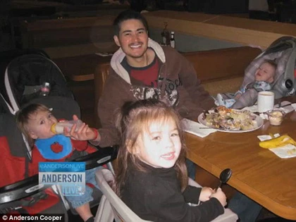 Người đàn ông châu Âu đầu tiên... sinh con ảnh 3