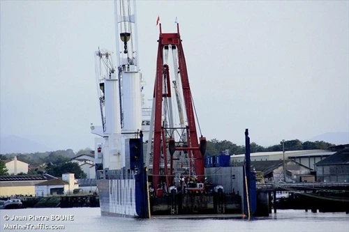 Con tàu chở tàu ngầm Kilo trên đường đến Việt Nam ảnh 6