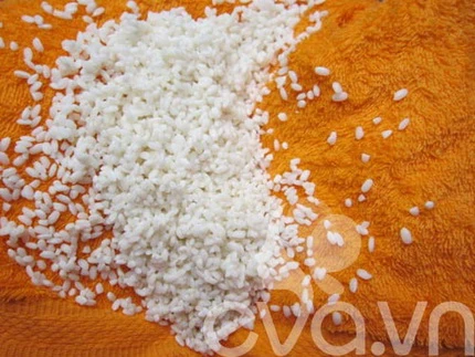 Xôi vò gấc cũng sẽ khiến mâm cỗ ngày Tết thêm phong phú và hấp dẫn. ảnh 3