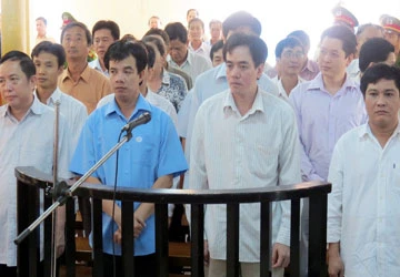 Xử vụ sai phạm đất đai ở An Giang: Chủ yếu đề nghị án treo ảnh 1