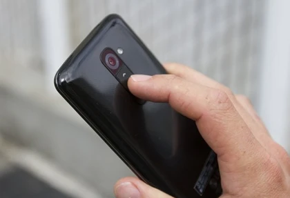 8 smartphone có thiết kế độc đáo của năm 2013 ảnh 8