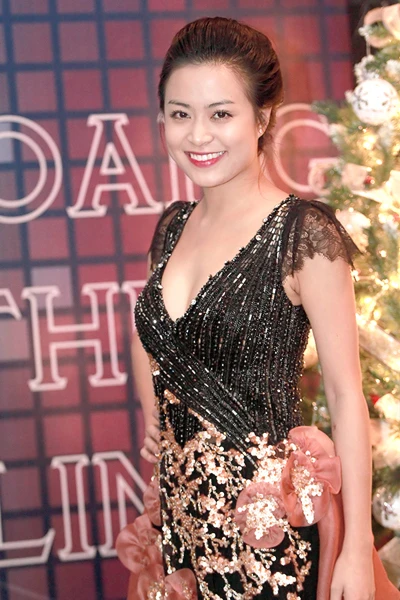 Hoàng Thùy Linh chưa dám mặc nội y trình diễn ảnh 3