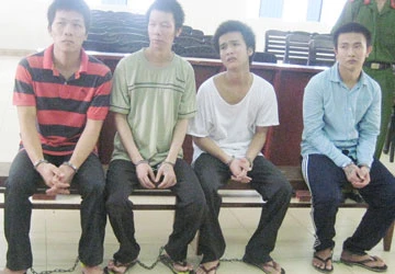 Nghị án kéo dài vụ “bị xử tội cướp vì đòi tiền phạt” ảnh 1 Nghị án kéo dài vụ “bị xử tội cướp vì đòi tiền phạt” ảnh 1