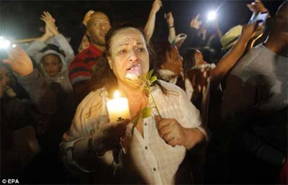 Dân Nam Phi nhảy múa thay vì khóc thương Mandela ảnh 2