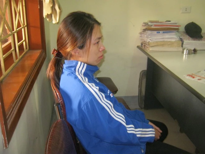 Người mẹ bán con trai 2 tháng tuổi bị khởi tố ảnh 1