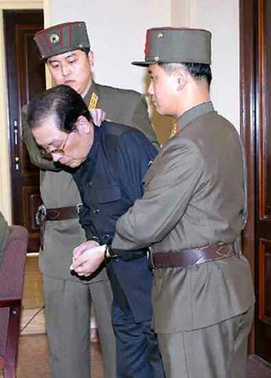 Buộc tội ông Jang, Bình Nhưỡng thừa nhận "hỗn loạn kinh tế" ảnh 1