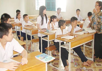 Những đứa trẻ ngày đêm tìm kiếm người thân ảnh 1