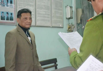 Bắt nguyên tổng giám đốc tham ô tiền tỉ ảnh 1