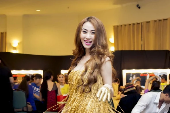 Ngân Khánh phủ nhận việc bơm mặt ảnh 4