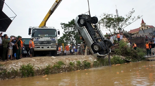 Vớt được thi thể Phó Giám đốc Sở Công thương Nghệ An bị lũ cuốn ảnh 2