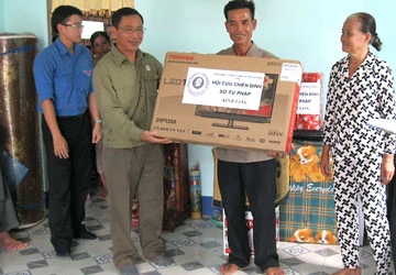 Tặng nhà tình nghĩa cho cựu chiến binh Cà Mau ảnh 1 Tặng nhà tình nghĩa cho cựu chiến binh Cà Mau ảnh 1