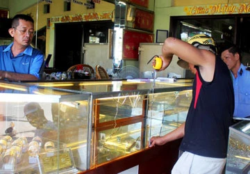 Bắt kẻ cướp tiệm vàng có bốn tiền án ảnh 1