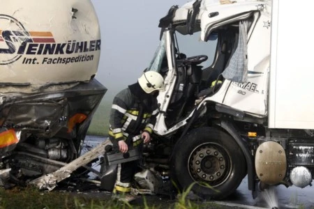 Bỉ: Hơn 130 ô tô đâm liên hoàn, nhiều người bị thương ảnh 4