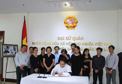 Lễ viếng Đại tướng Võ Nguyên Giáp tại Lào ảnh 7 Lễ viếng Đại tướng Võ Nguyên Giáp tại Lào ảnh 7