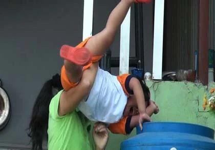 Đày đọa trẻ mầm non ảnh 3