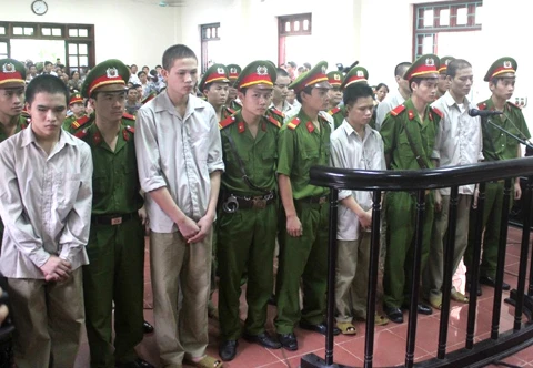 Sáng nay xét xử vụ 'quan tài diễu phố' ảnh 1