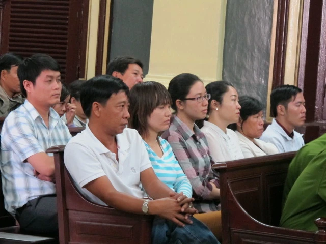 Đang xử băng chặt tay cướp xe SH trên cầu Phú Mỹ ảnh 3 Đang xử băng chặt tay cướp xe SH trên cầu Phú Mỹ ảnh 3