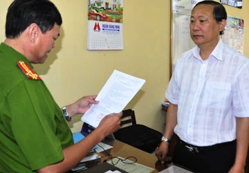 “Bảo kê” cát lậu, quan huyện hầu tòa ảnh 1