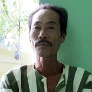 Uống nước không trả tiền, còn cướp bông tai ảnh 1