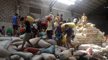 Philippines: 8 người chết trong lúc cướp phá kho gạo chính phủ ảnh 1