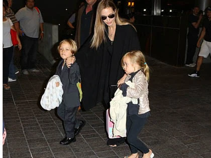 Angelina Jolie nhận tượng vàng Oscar danh dự ảnh 2