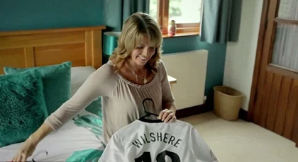 Tiết lộ của mẹ Wilshere: "Nó đá hỏng mọi thứ trong nhà" ảnh 4