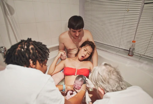 Bộ ảnh sinh con dưới nước ảnh 7