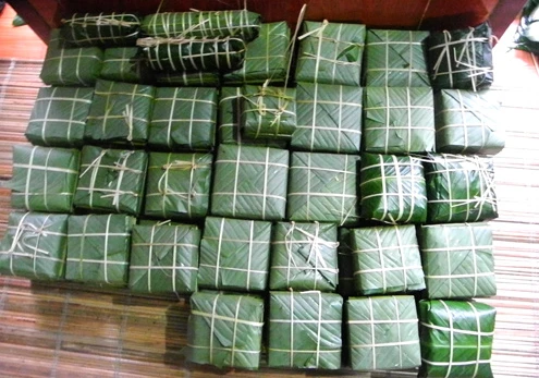 Sinh viên gói bánh chưng tặng người nghèo ảnh 3