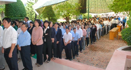 Lễ viếng đại tướng Võ Nguyên Giáp trên cả nước ảnh 13 Lễ viếng đại tướng Võ Nguyên Giáp trên cả nước ảnh 13