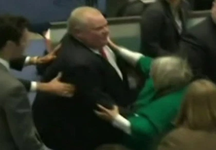 Thị trưởng Toronto đại náo phòng hội đồng ảnh 2