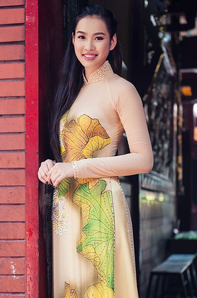 Vương Thu Phương nền nã với áo dài ảnh 5