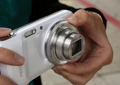 8 smartphone có thiết kế độc đáo của năm 2013 ảnh 3