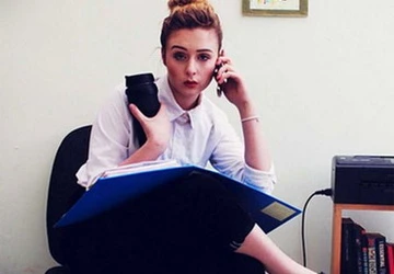 Mặc màu gì đi phỏng vấn là hợp nhất? ảnh 1