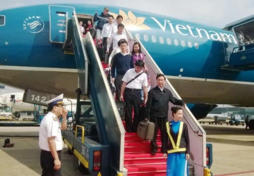 Máy bay nhiều, chỗ đậu ít ảnh 1