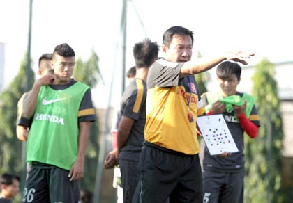 HLV U23 Việt Nam Hoàng Văn Phúc: “Liệu U19 có mạnh hơn U23 không?“ ảnh 1