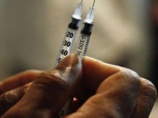 Uống nhầm vắc xin, 114 trẻ nhập viện ảnh 1