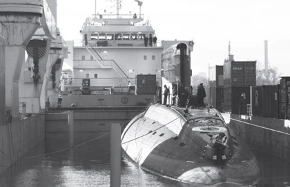 Năm kỹ sư Nga “hộ tống” tàu ngầm Kilo về Cam Ranh ảnh 1