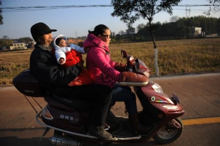 Cô gái 27 tuổi cưới cụ ông 72 tuổi, sinh quý tử ảnh 2