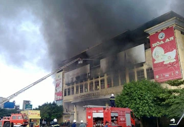 Cháy lớn Trung tâm thương mại Hải Dương, thiệt hại khoảng 500 tỉ đồng ảnh 1 Cháy lớn Trung tâm thương mại Hải Dương, thiệt hại khoảng 500 tỉ đồng ảnh 1