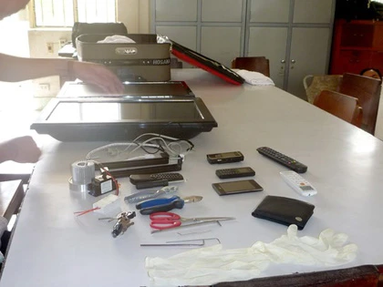 Tạm giữ đối tượng giả thuê phòng "chôm" đồ khách sạn ảnh 2