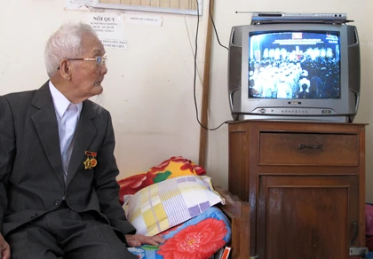 Phú Yên: Cụ già 83 năm tuổi Đảng tiễn đưa Đại tướng ảnh 5