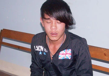 Chạy xe chở ba còn dùng ná bắn CSGT ảnh 1