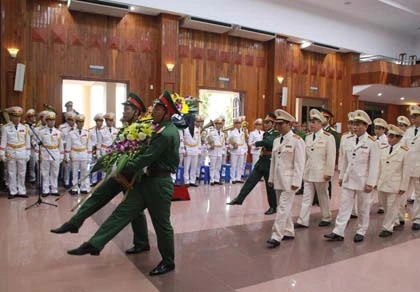 Đội mưa viếng Đại tướng ảnh 2